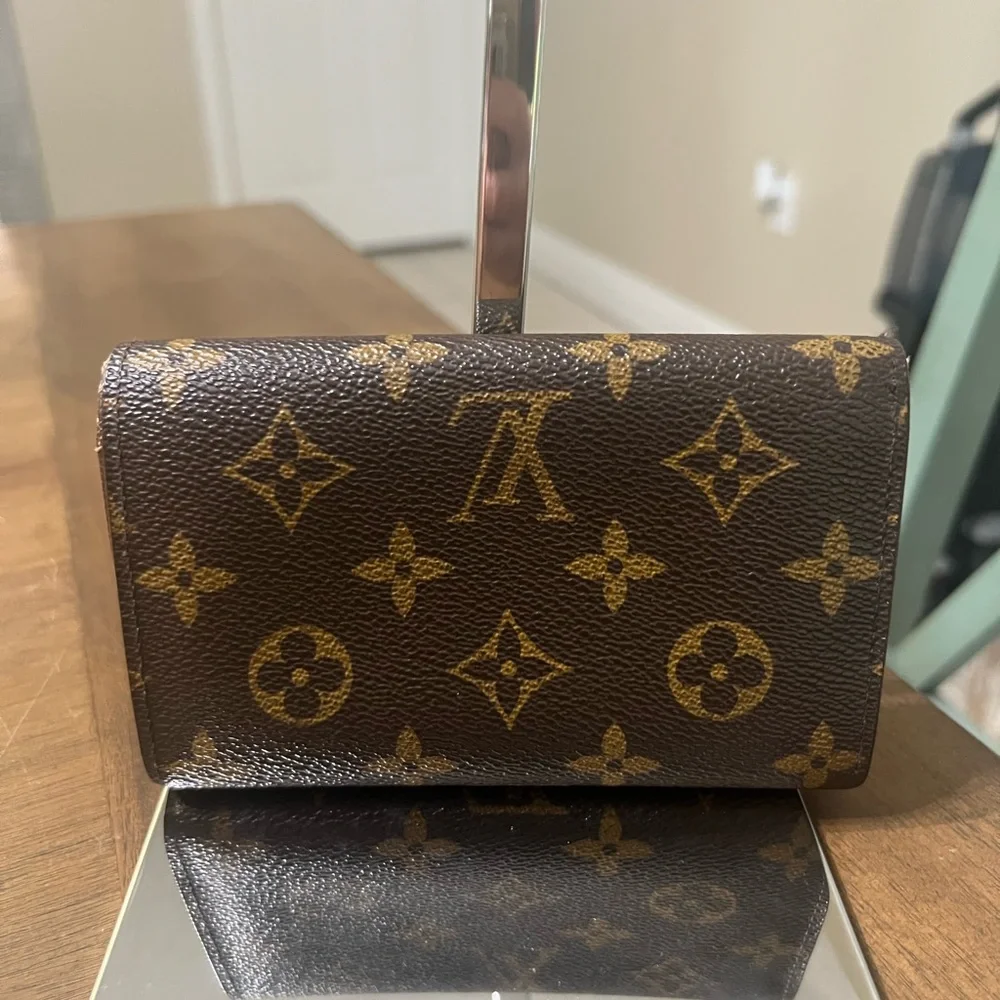 Louis Vuitton monogram compact wallet - Picture 2 of 11